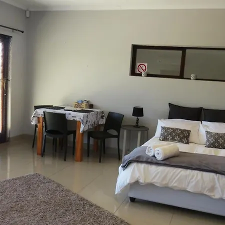 21 On Klein Karoo Apartment Oudtshoorn Exterior photo